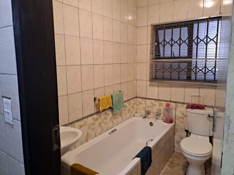 To Let 3 Bedroom Property for Rent in Geelhoutpark North West